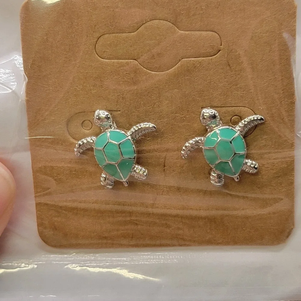 Enamel Sea Turtle Stud Earrings - Ocean-Inspired Turtle Design Turquoise